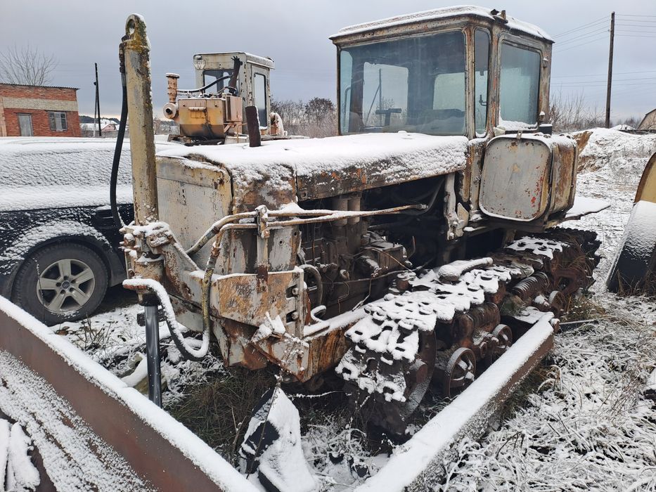 Бульдозер Д-606 під відновлення