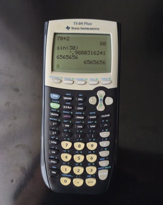Calculadora Gráfica Texas TI-84 Plus