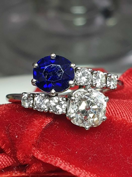 STARY 18ct pierścionek z diamentem 1,04ct + 0,38ct i szafirem 1,42ct