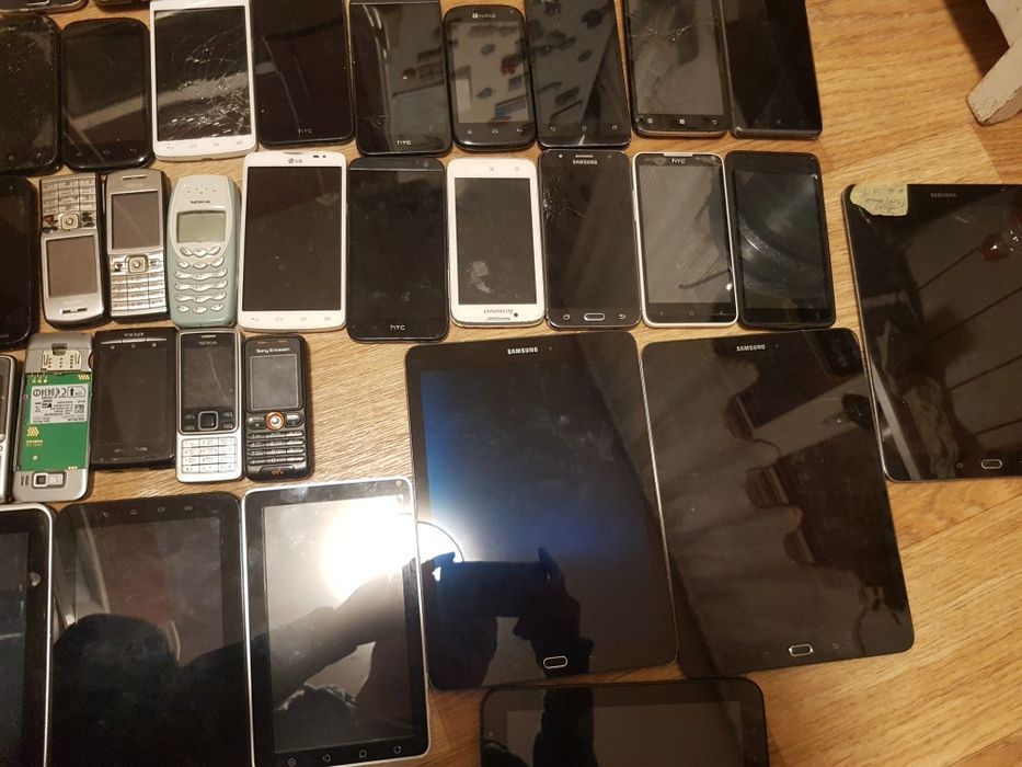 Продам одним лотом телефон