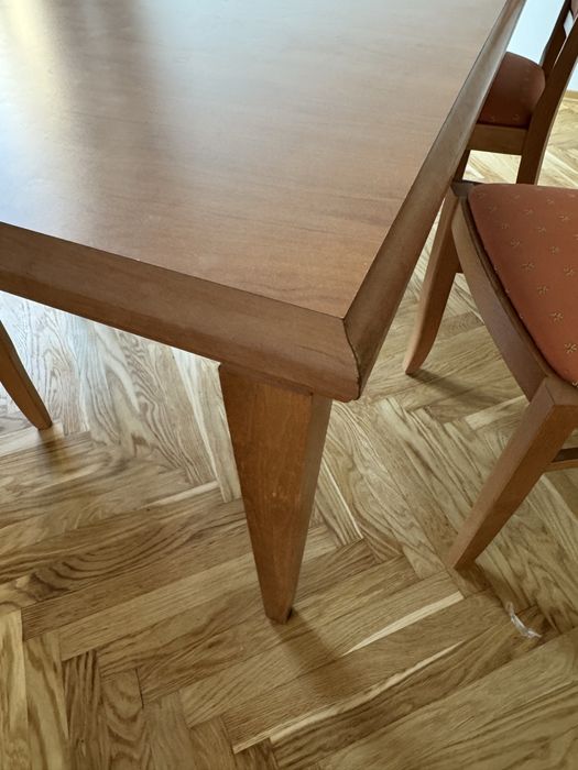 Stół drewniany 160x90  z 4 krzesłami