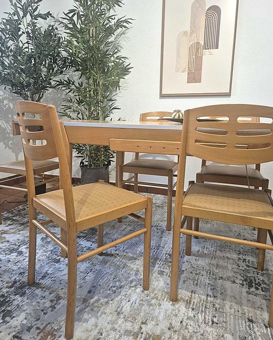 Mesa Extensível com Cadeiras / Movel / Cadeiras / Cozinha / Sala / Aparador / Madeira