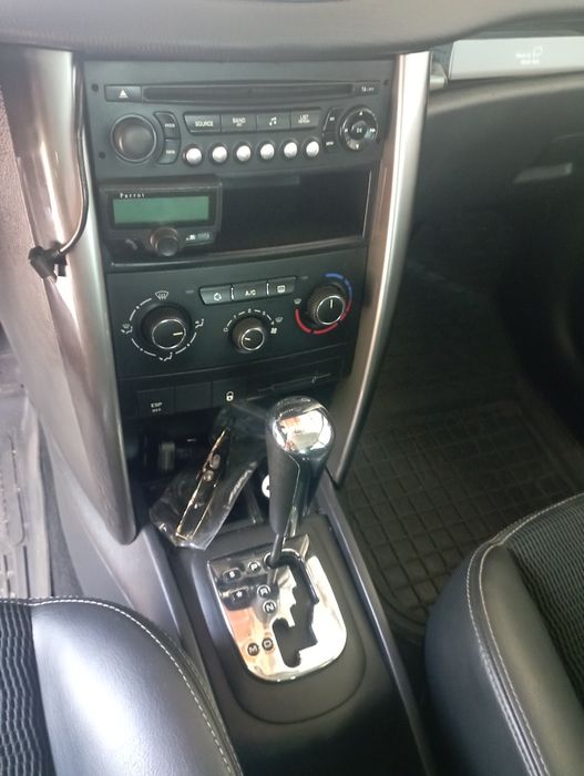 автомобиль Пежо 207