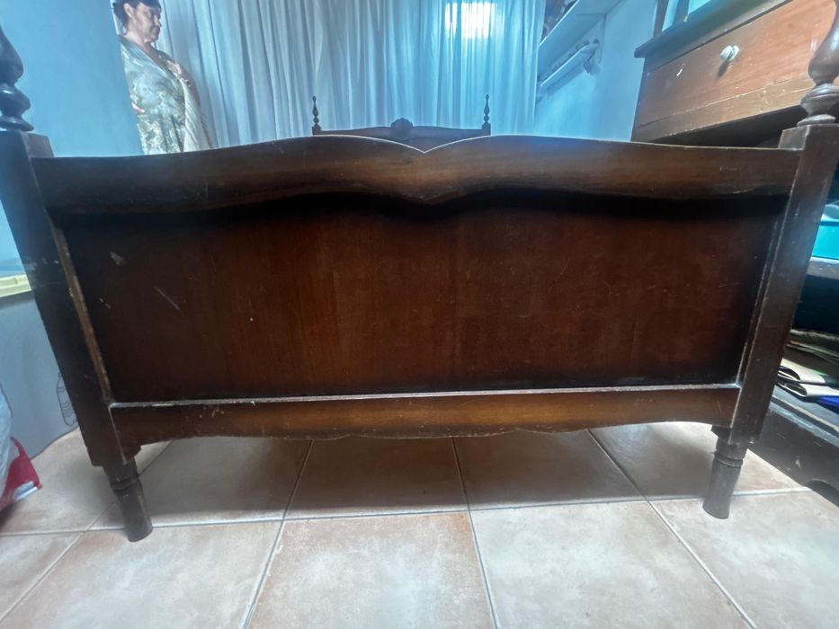 Cama e Colchão de solteiro