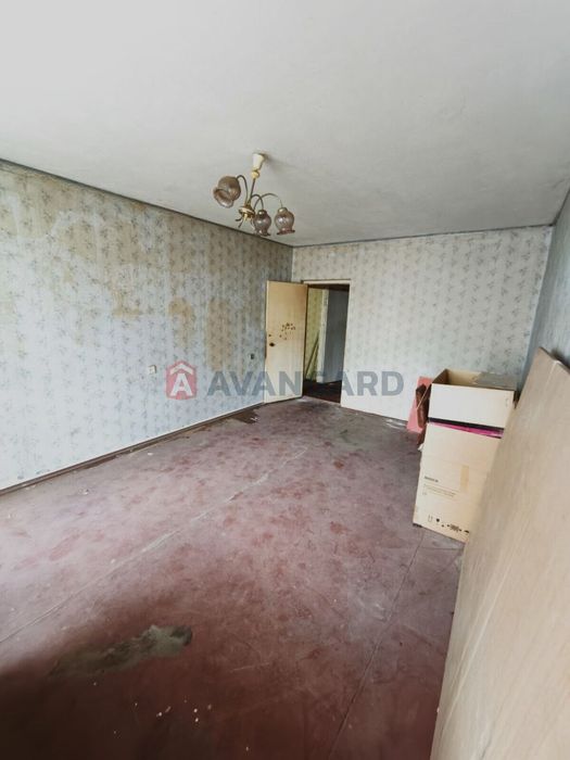 Продам простору 5-ти кімнатну на Лівому березі біля лісу