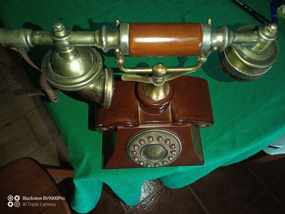 Telefone antigo lindo e maravilhoso