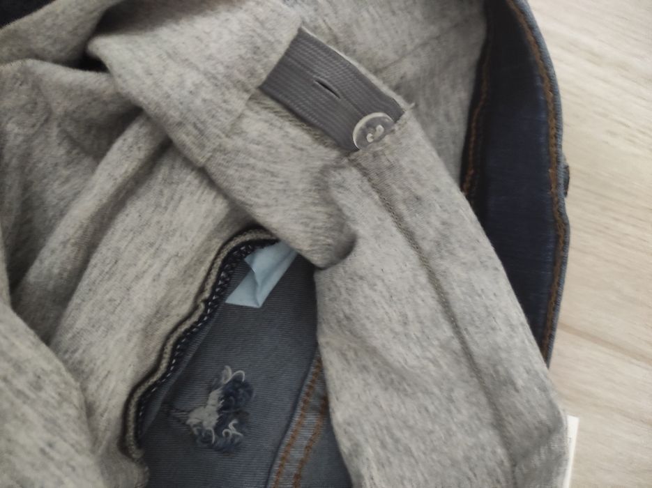 Фірмові джинси для вагітних.