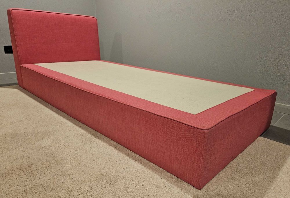 Cama sommier individual impecável - rosa