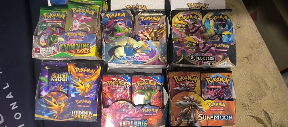 5 бустерів різної серії карточки Pokemon на англійській мові