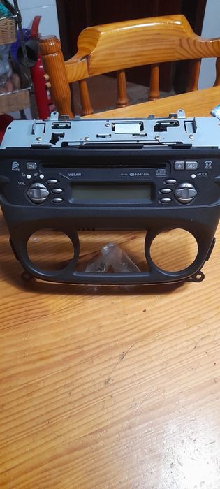 Rádio Nissan Almera (N16)