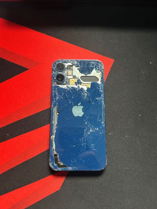 Uszkodzony iPhone 12 mini