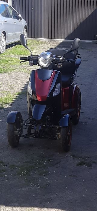 Електроскутер чотириколісний.В ідеальному стані