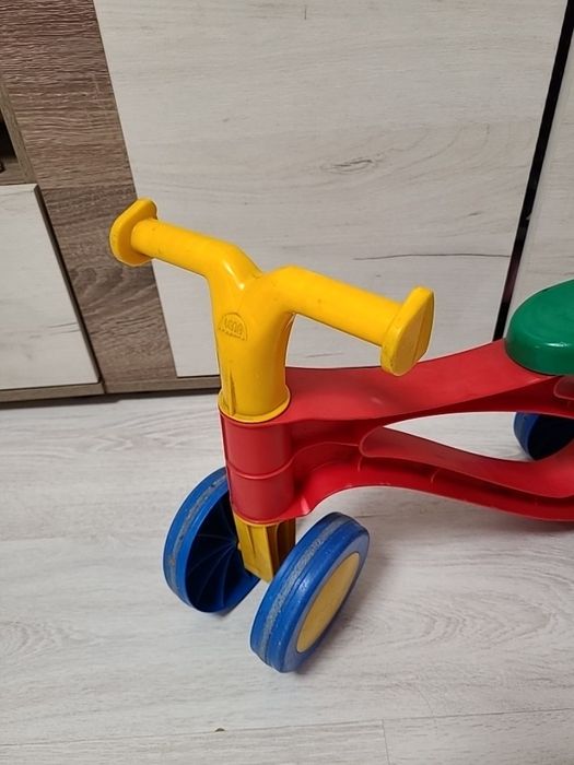 Беговел- толокар до 3 лет.
