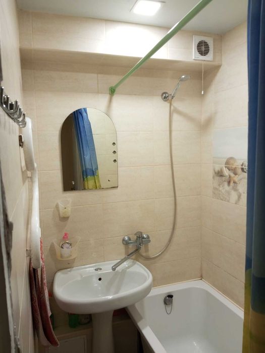 1-ком. кв-ра Лукьяненко - Доценко (СОЮЗ). Посуточно - почасово.