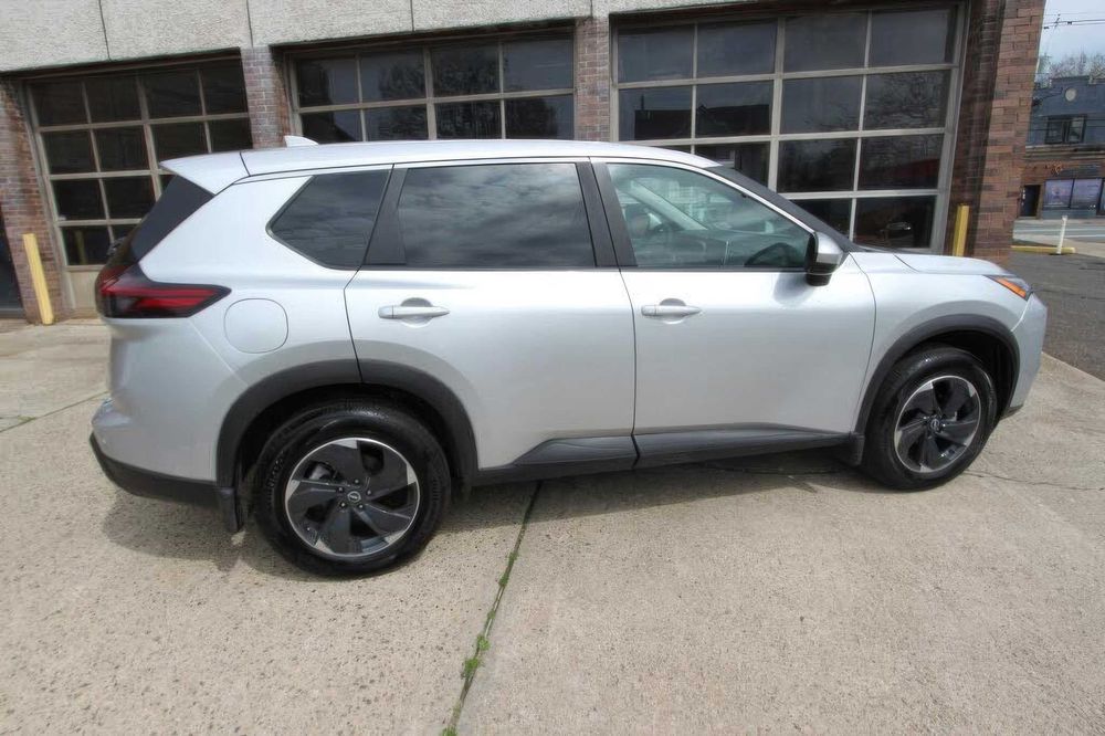 Nissan Rogue Sv      2025