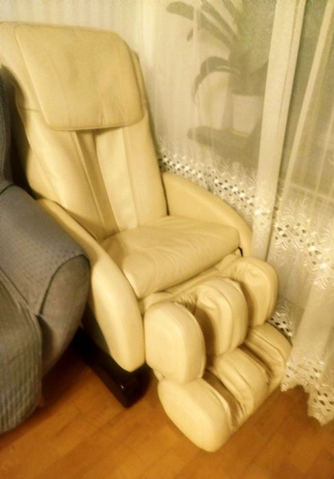 Sprzedam rozkładany fotel z masażem całego ciała