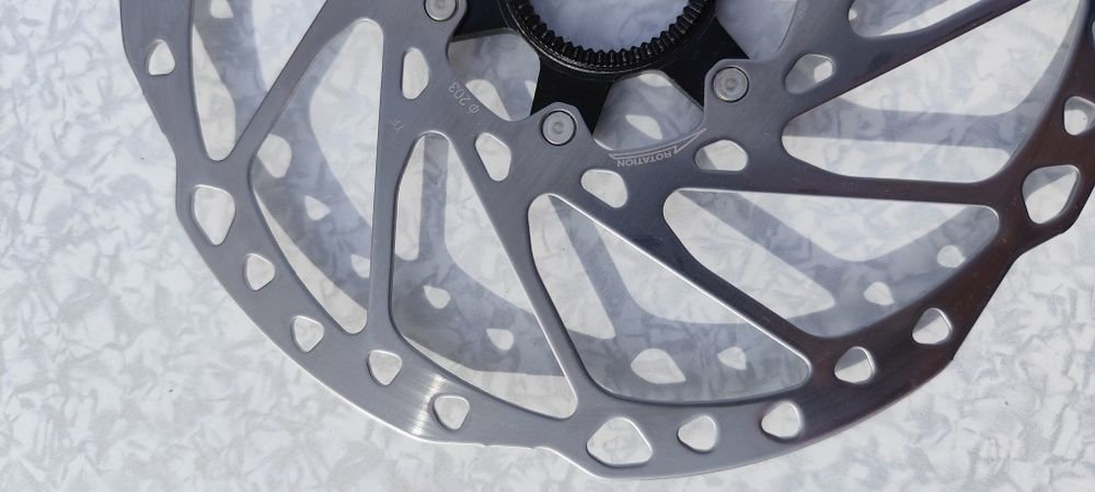 Tarcza hamulcowa Shimano SM-RT64-L 203mm