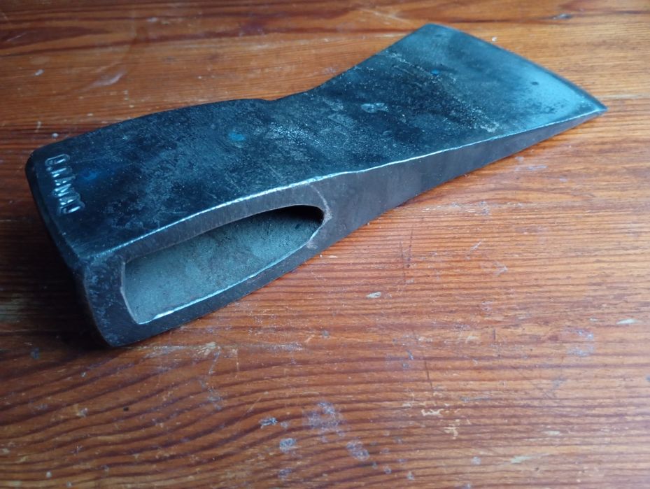 Duża ciężka kuta siekiera Osowiec 2kg do łupania