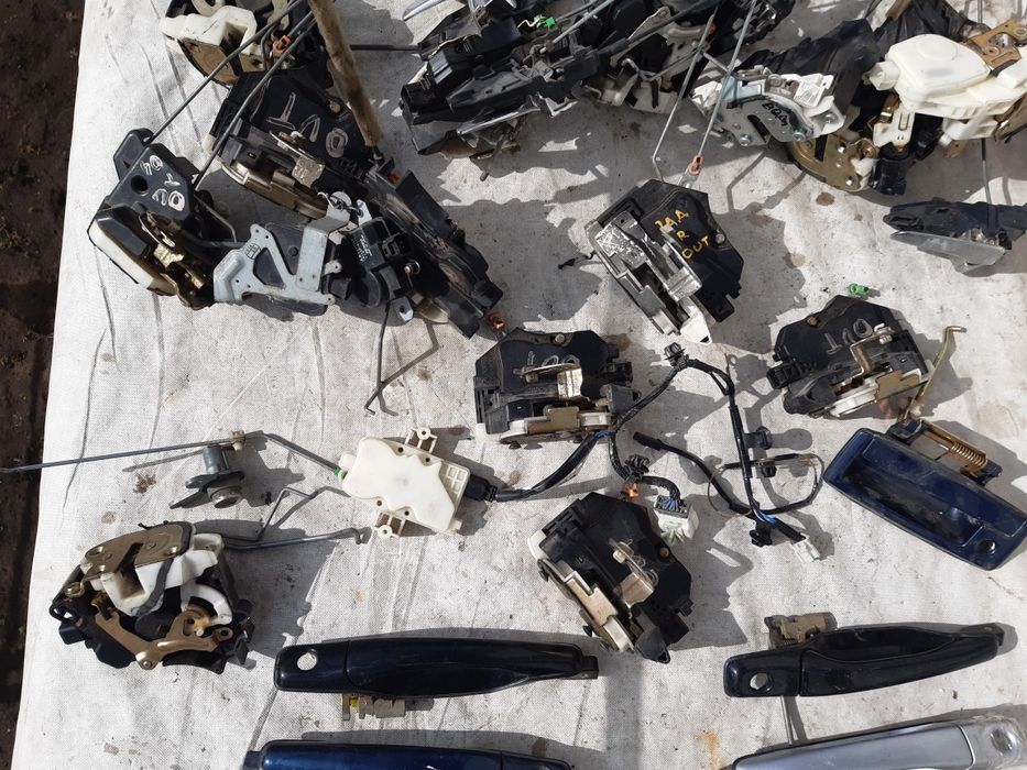 Замок дверей ручка дверей Mitsubishi Outlander  замок багажника