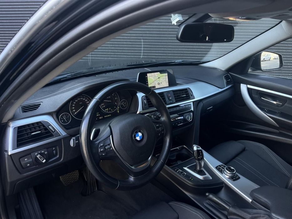 BMW 318 d Line Sport Auto foto 2