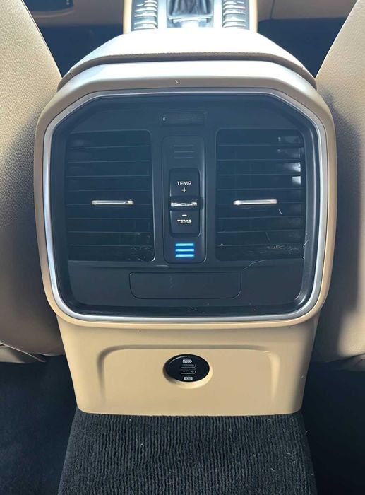 Porsche Macan      2017