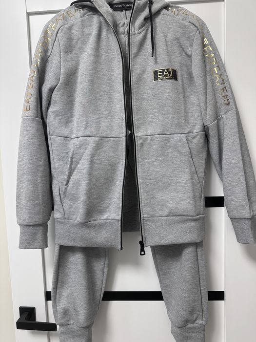 Костюм размер S.новый !