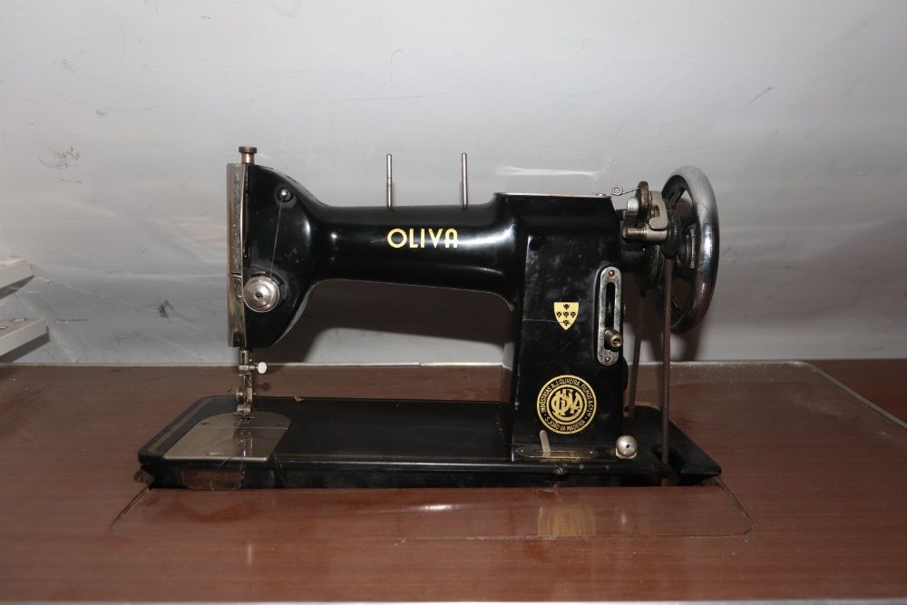 Máquina de costura Oliva