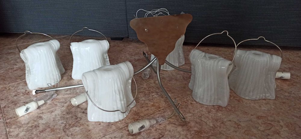Lamp with 6 light sources423491883175127042