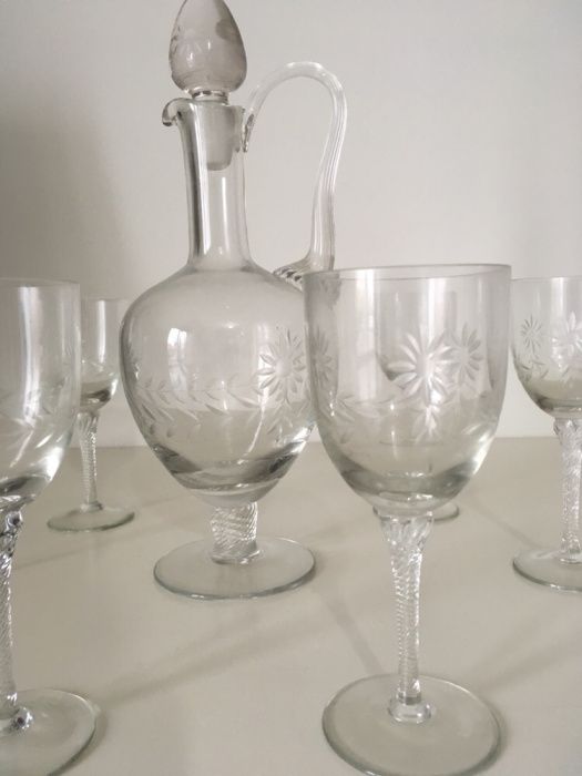 Serviço de copos e jarra