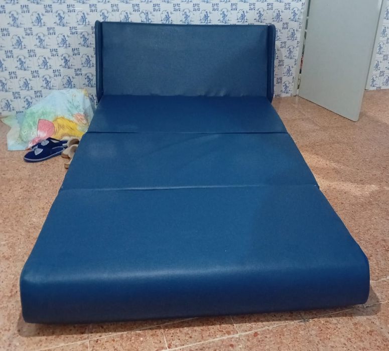 Sofá cama azul napa