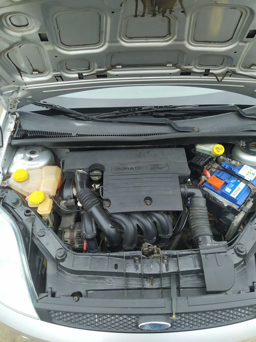 форд фієста 1.4 бензин у хорошому стані.