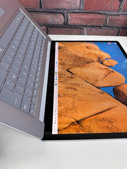 Сенсорний ноутбук Microsoft Surface Laptop 3·i5-1035G7·8GB·SSD 256GB·15.6" 2256x1504·2K·Металевий·тонкий·срібний·легкий·стильний·потужний·для роботи