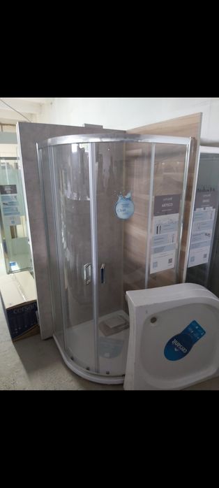 Душові кабіни з підоном та без.