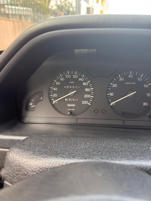 Em bom estado o carro dado que é de 1998