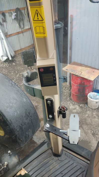 Продам John Deere 8400