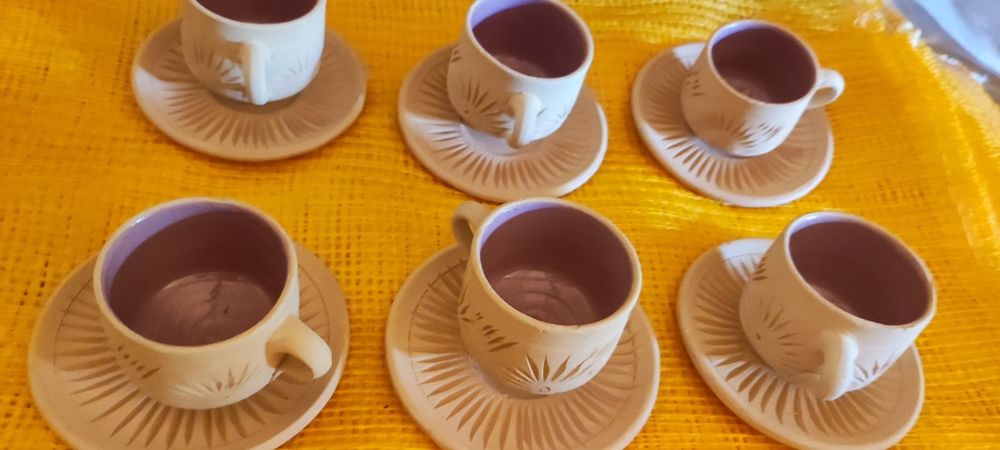 Conjunto de canecas, chávenas e pires em cerâmico para pintar