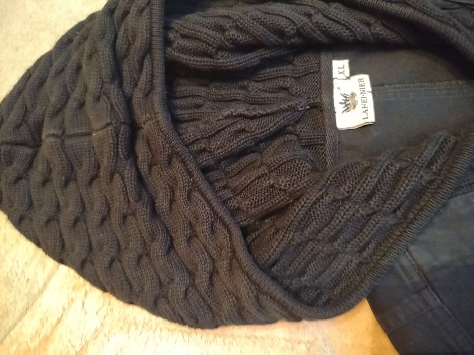 Czarna bluza z kapturem