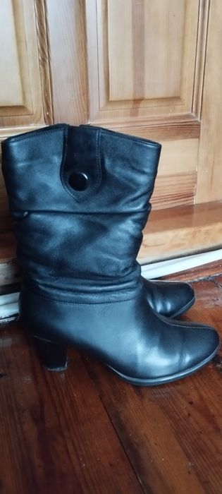 Продам жіночі зимові шкіряні чоботи