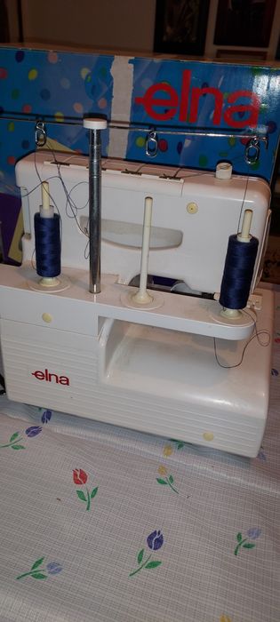 Máquina Corte e Cose (Overlock) Elna 614