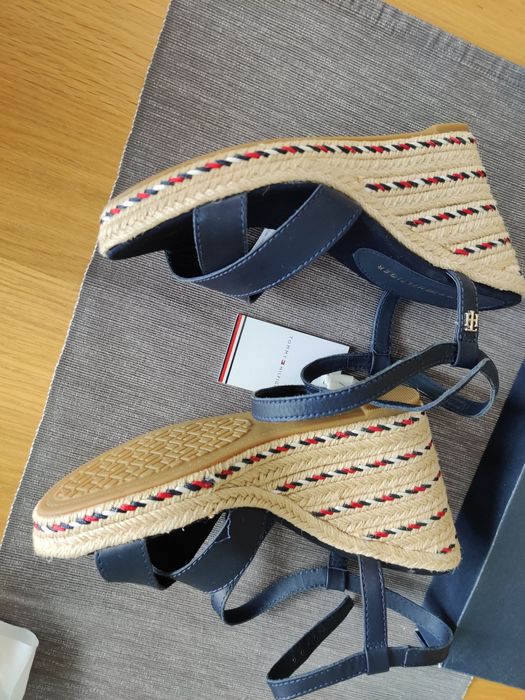 Tommy Hilfiger damskie sandały na koturnie, espadryle  r. 38