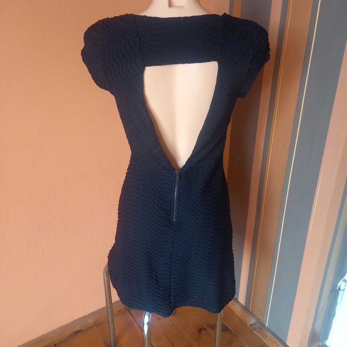 czarna sukienka odkryte plecy S 36