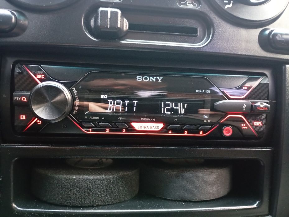 Продам магнитолу Sony майже нова.Дуже гарний торг!