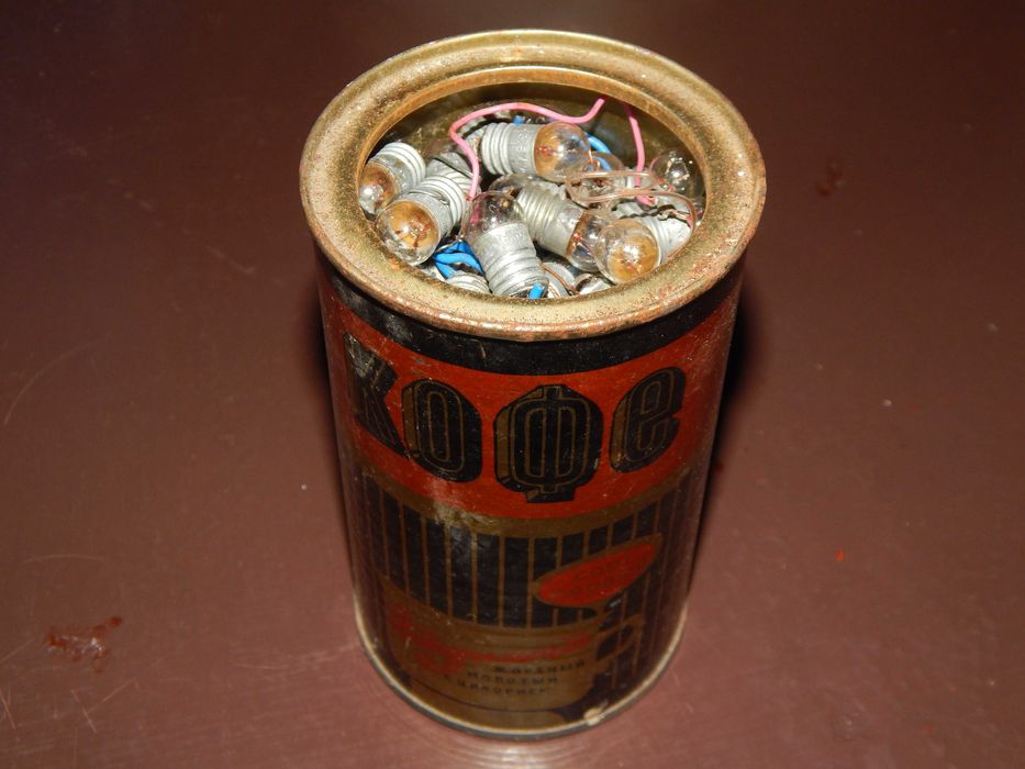 Лампочка лампа маленькая универсальная электрика освещения приборов