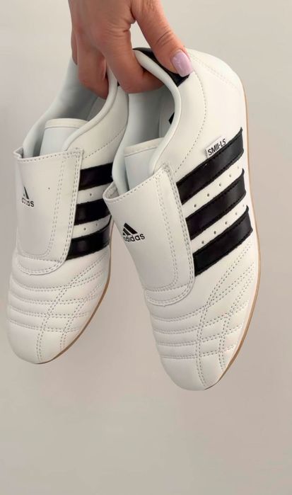 Крутезні жіночі кросівки Adidas Tekwando кроссовки кожаные кеды