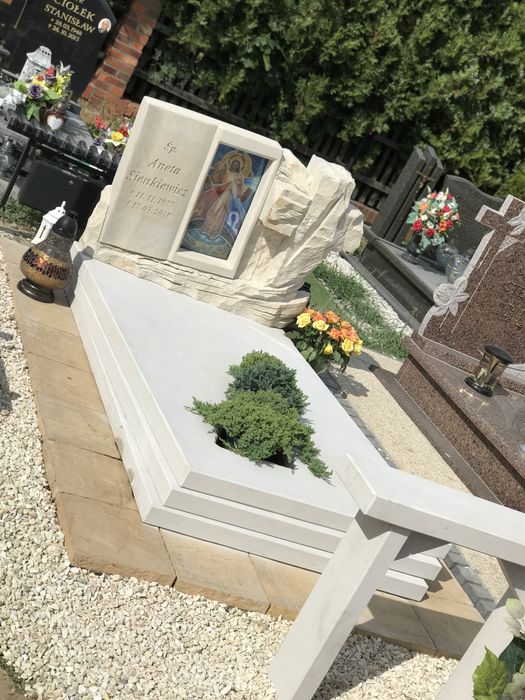 OSTATNIE TERMINY NA 1.11 ! Nagrobek z piaskowca nagrobek z witrażem