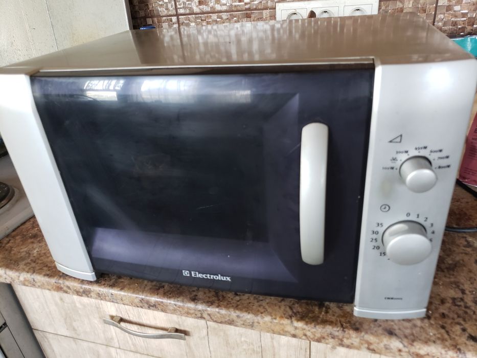 Микроволновка Electrolux