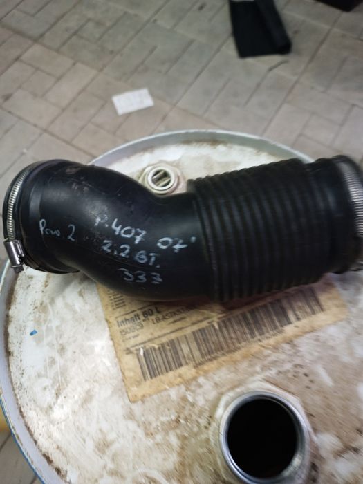 Патрубок повітря Пежо 407