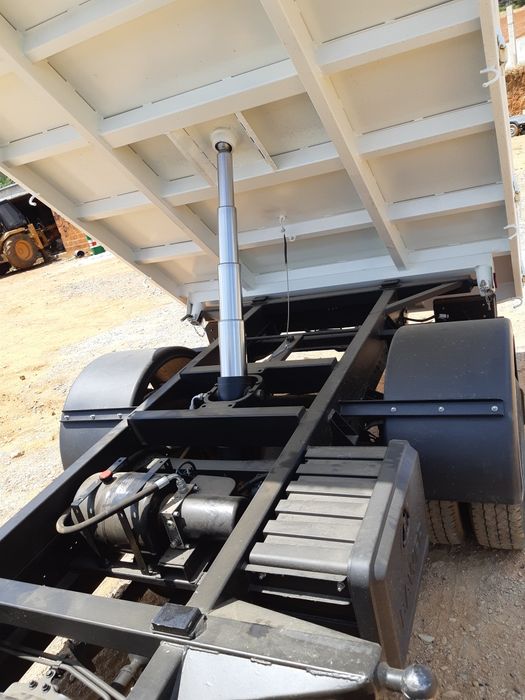 Toyota Dyna [M35.25] 
3.0L [D-4D] 144HP 
- [Tri-Basculante] 
- Bascula