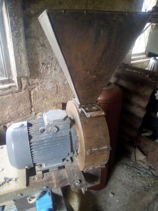 Продам , зернодробилку