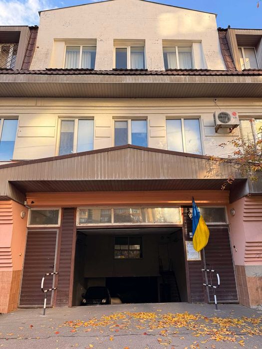 Продам гарний гараж у самому серці міста